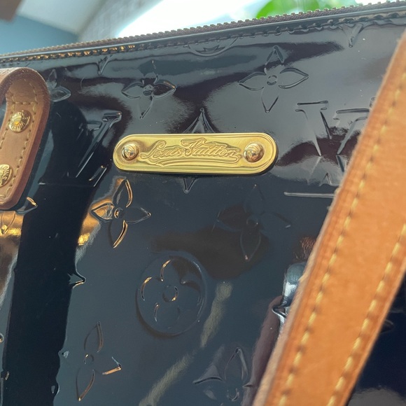 ⭐️ SOLD ⭐️ Louis Vuitton - Vernis Bellevue PM in Amarente - Picture 8 of 12